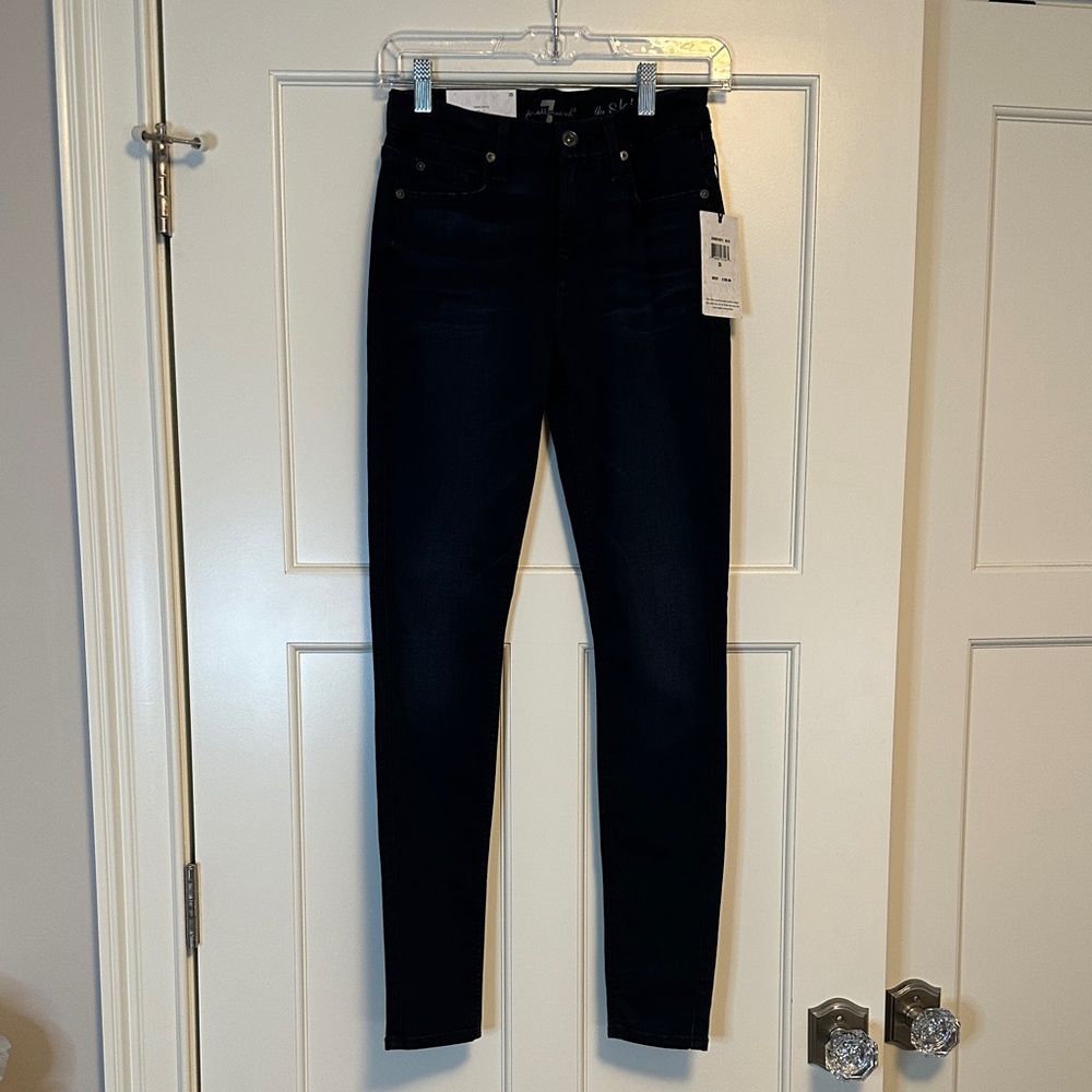 NWT 7 For All Mankind Women's Dark Blue “The Skinny” Jeans. Size 25.